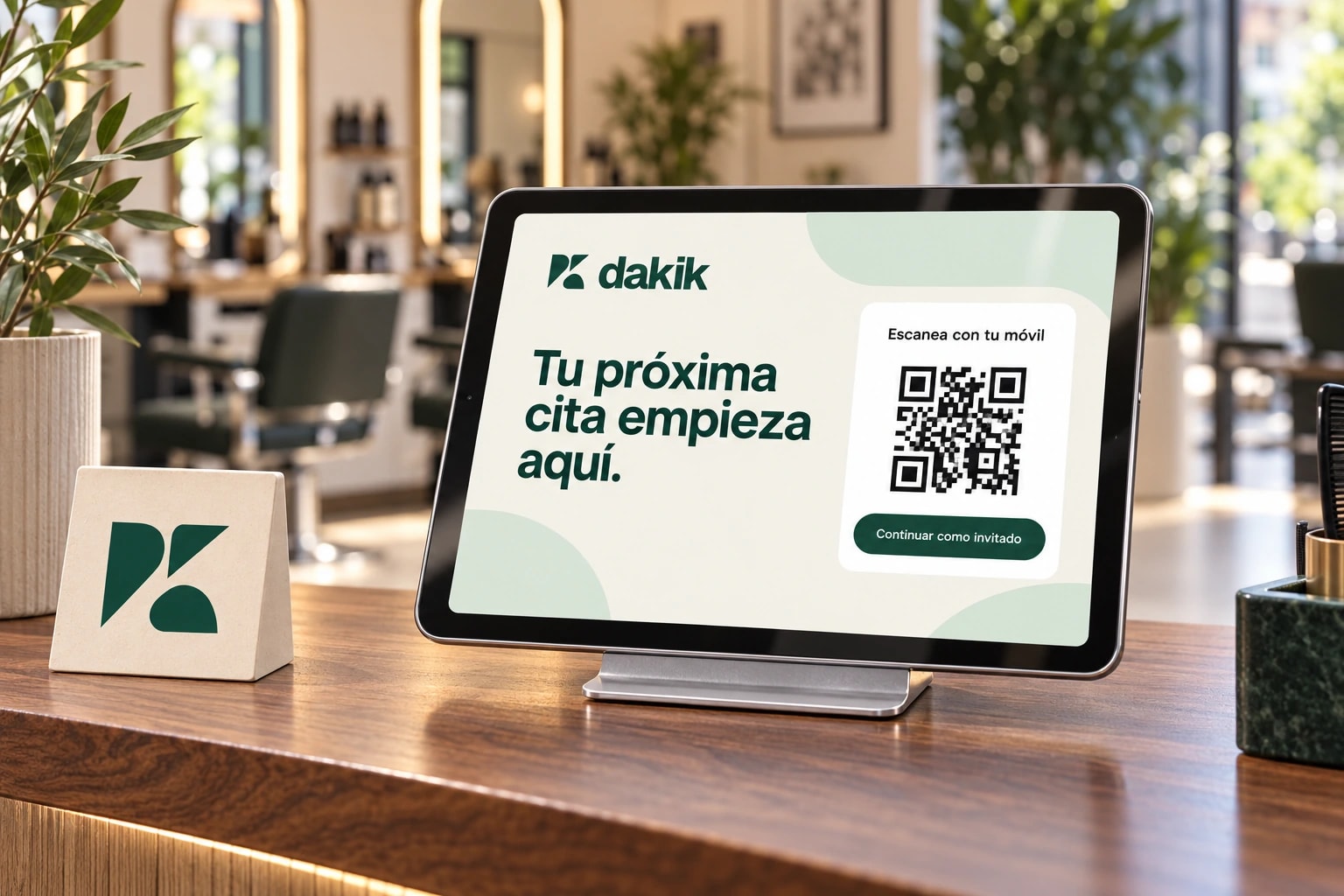 Concepto de tablet para reservas Dakik sobre un mostrador, con código QR y acceso como invitado.
